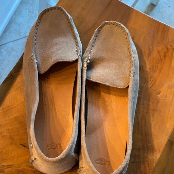 UGG Light Tan Suede Loafers sz 9.5 - Picture 6 of 8